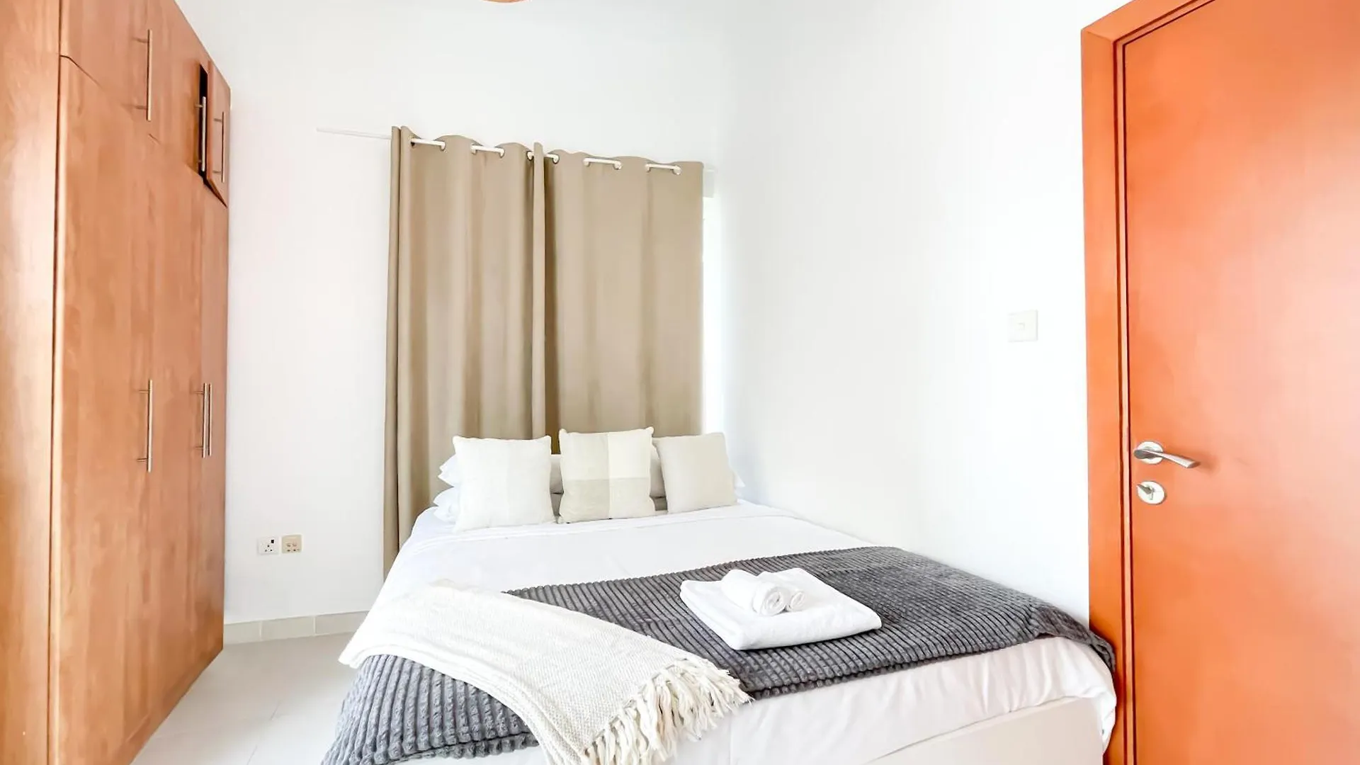 Beautiful Marina Views One Bedroom Apartment With Two Balconies Dubai 0*,  United Arab Emirates